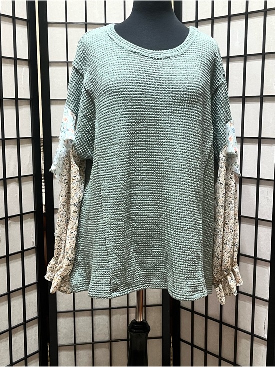 Gigio Tops - GIGIO USA Women's Sage Green Waffle Knit, RUFFLE RAW EDGE Floral Sleeve Top SZ L